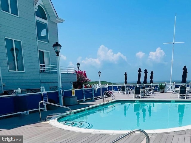 view of swimming pool