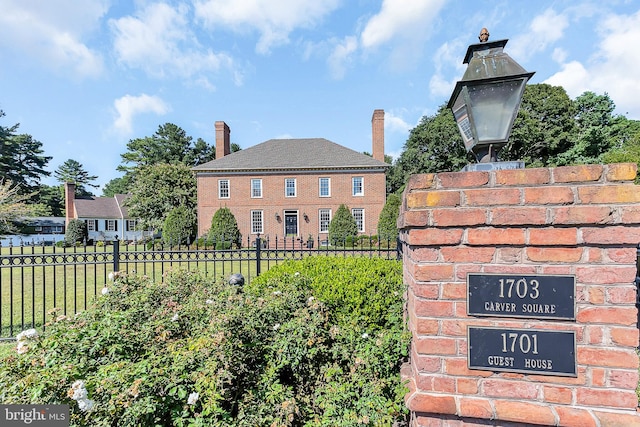 view of front of property