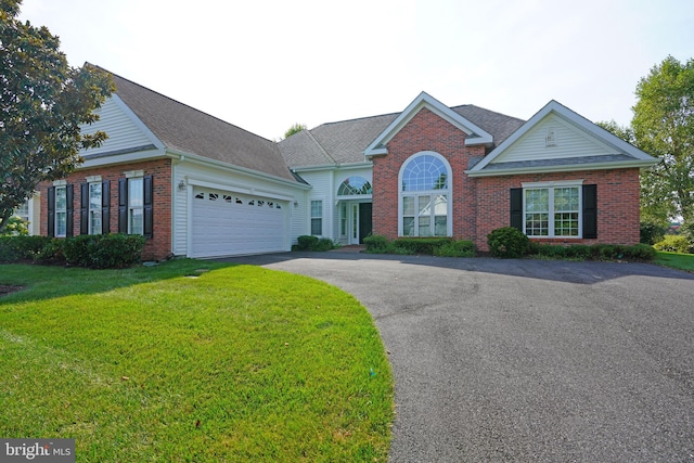 view of front facade featuring a garage and a front yard