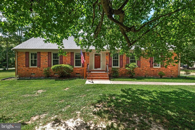 view of front of house with a front yard