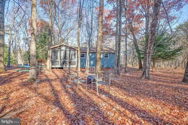 view of front of property featuring an outbuilding