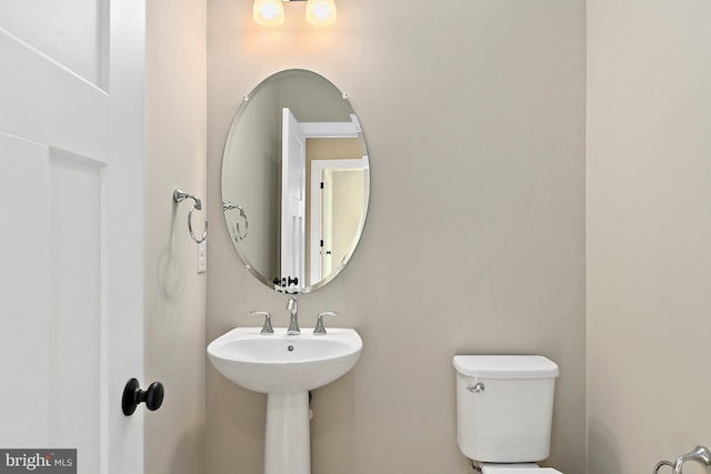 bathroom featuring sink and toilet