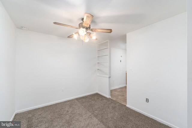 carpeted empty room featuring ceiling fan