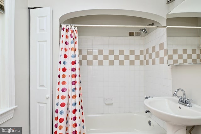 bathroom featuring sink and shower / tub combo