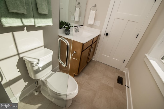 bathroom with toilet, visible vents, baseboards, and vanity