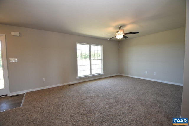 carpeted empty room featuring ceiling fan