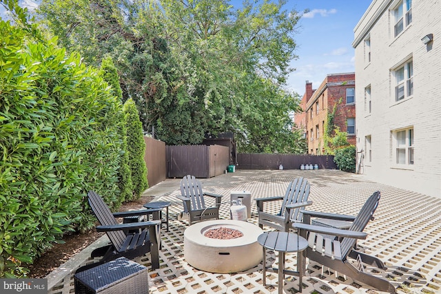 view of patio with an outdoor fire pit