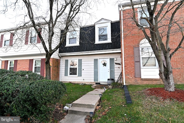 view of front of house with a front lawn