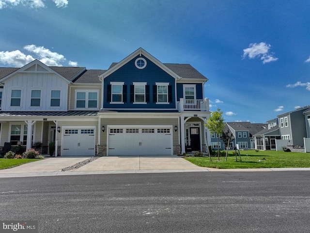 view of front of house featuring a garage and a front yard