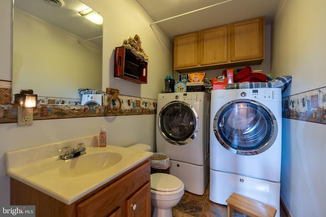 clothes washing area with laundry area, visible vents, independent washer and dryer, and a sink