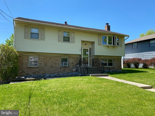 bi-level home with a front lawn