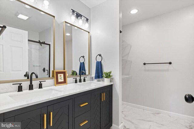 full bathroom featuring shower / bathing tub combination, vanity, toilet, and tasteful backsplash