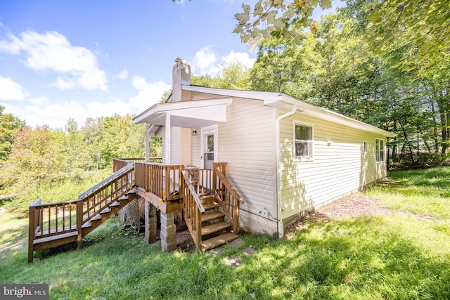 back of house featuring a yard