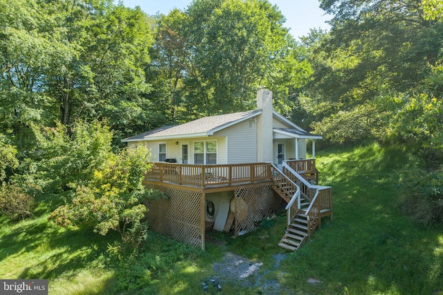 view of front of home with a front yard