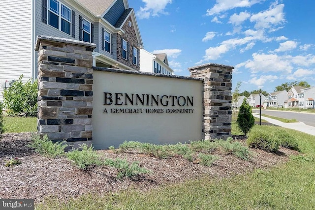 community / neighborhood sign with a residential view