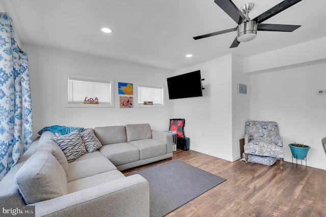 living area featuring recessed lighting, wood finished floors, and baseboards