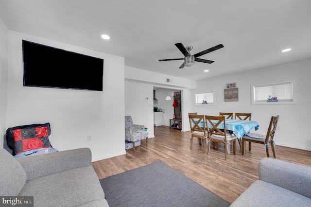 living area with wood finished floors, baseboards, visible vents, recessed lighting, and ceiling fan