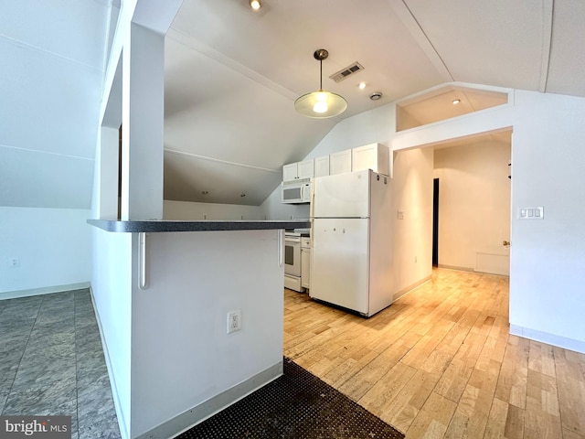 kitchen featuring decorative light fixtures, light hardwood / wood-style floors, a breakfast bar area, white appliances, and vaulted ceiling