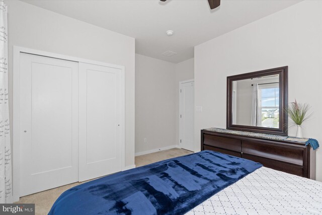 carpeted bedroom featuring ceiling fan