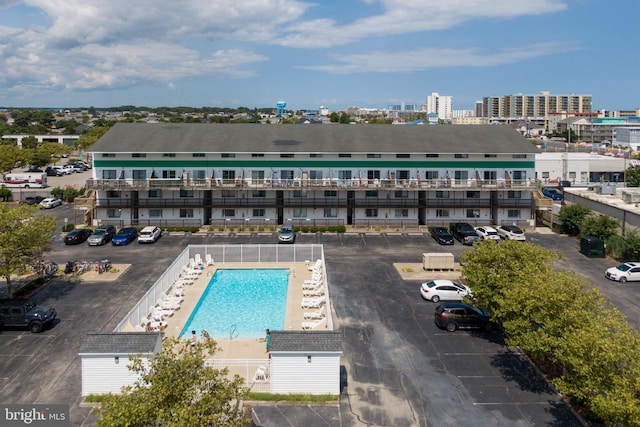 view of swimming pool