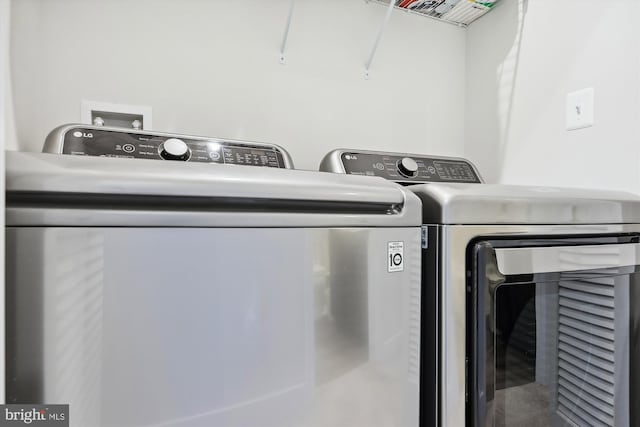 laundry area with laundry area and washer and clothes dryer