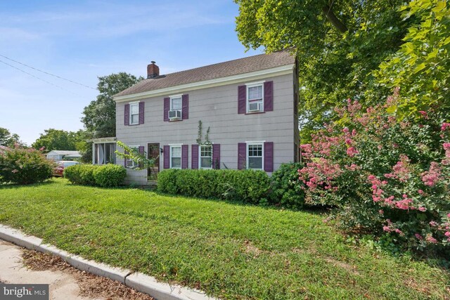 colonial home featuring a front yard