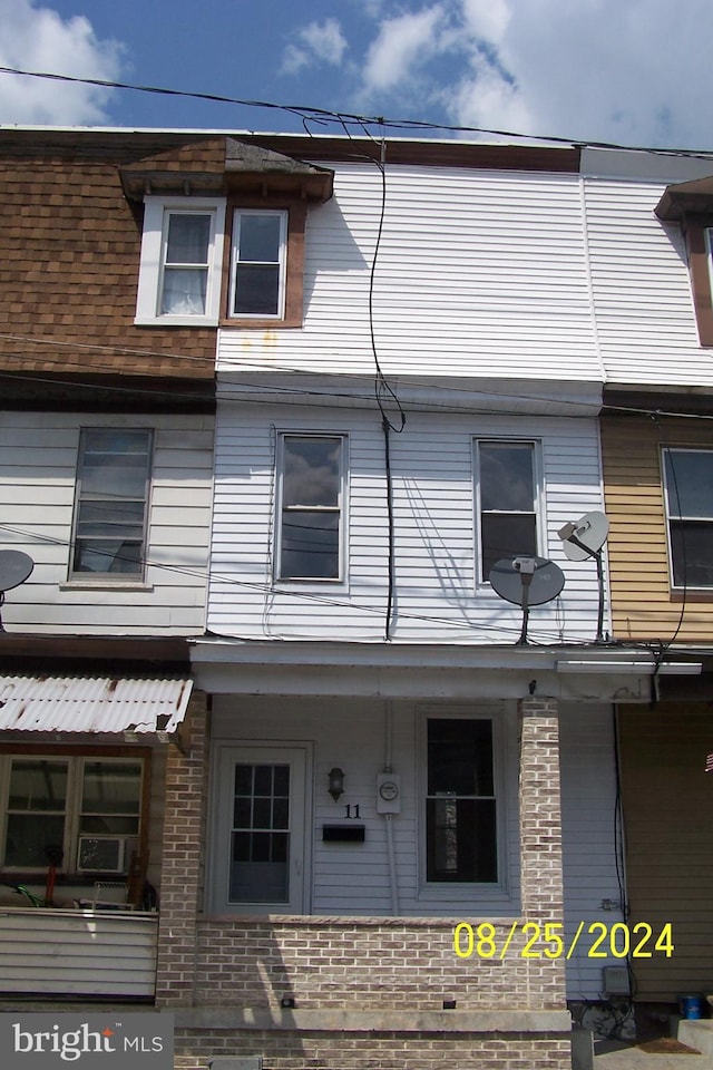 view of front of house featuring brick siding