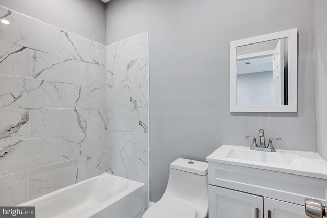 full bathroom with tiled shower / bath, toilet, and vanity