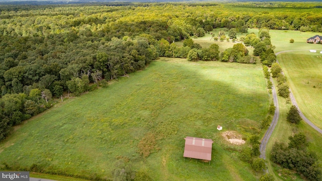 birds eye view of property featuring a forest view