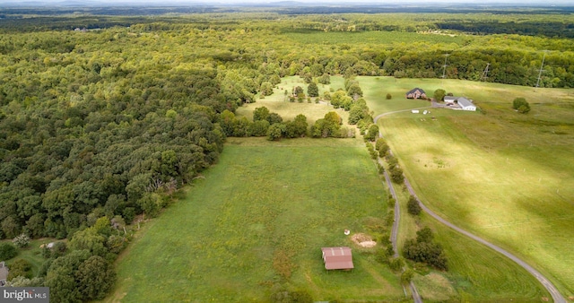 birds eye view of property featuring a forest view