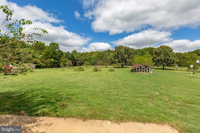 view of yard featuring an outbuilding and a rural view