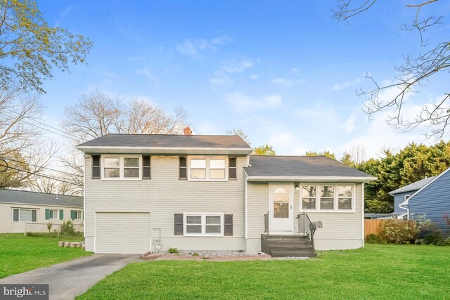 view of front facade featuring a garage and a front lawn