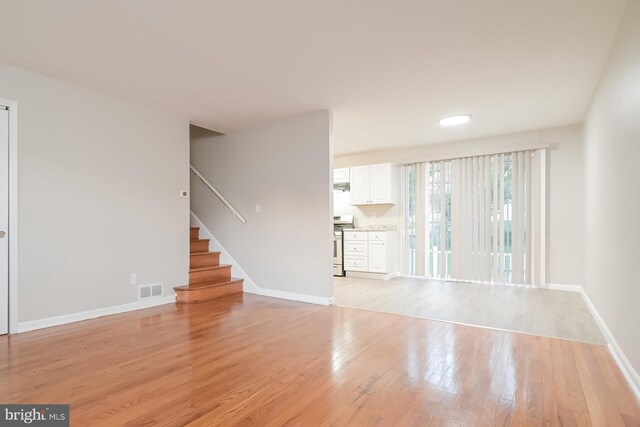 empty room featuring light hardwood / wood-style flooring