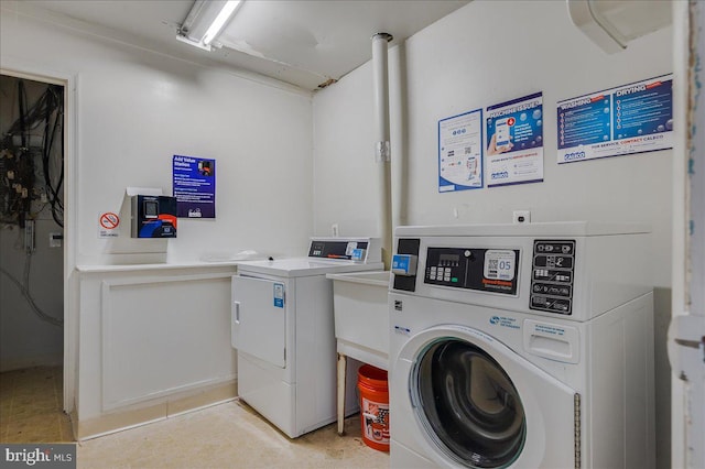 laundry room featuring light tile patterned flooring and washer and dryer