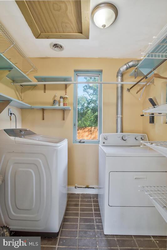 washroom with washing machine and clothes dryer