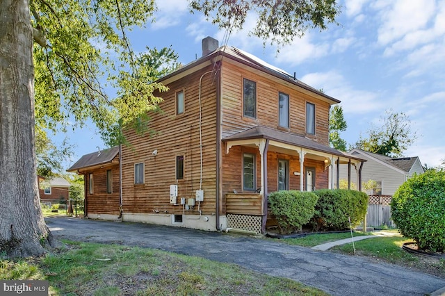 view of front of home featuring a porch