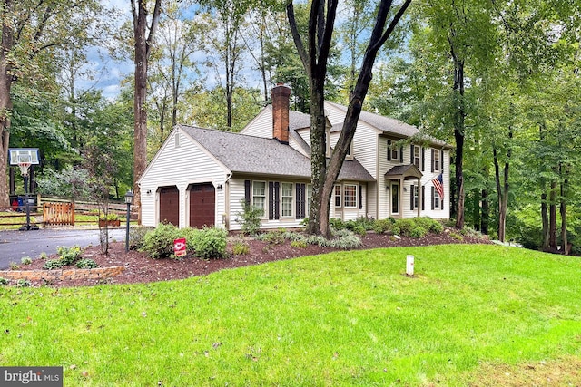 view of front facade featuring a front yard and a garage