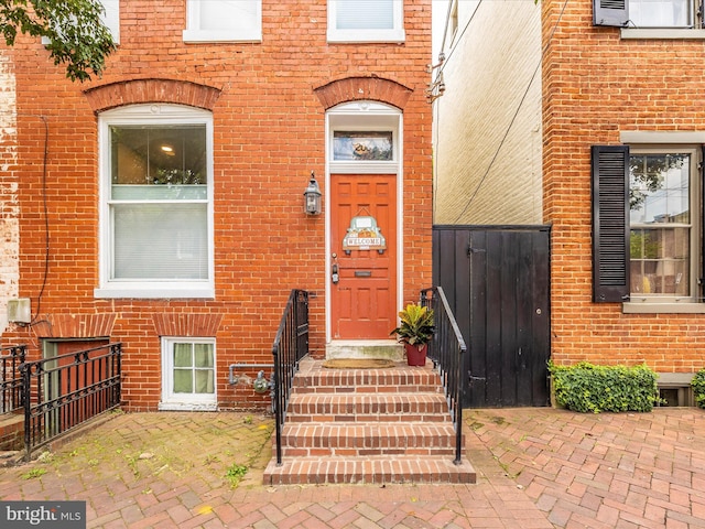 entrance to property featuring a patio