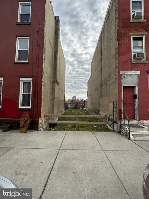 Listing photo 2 for 432 W Norris St, Philadelphia PA 19122