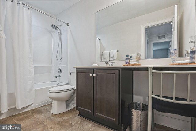 interior space featuring ceiling fan and crown molding