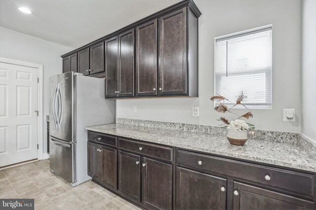 kitchen with a kitchen island with sink, a breakfast bar, stainless steel appliances, and plenty of natural light