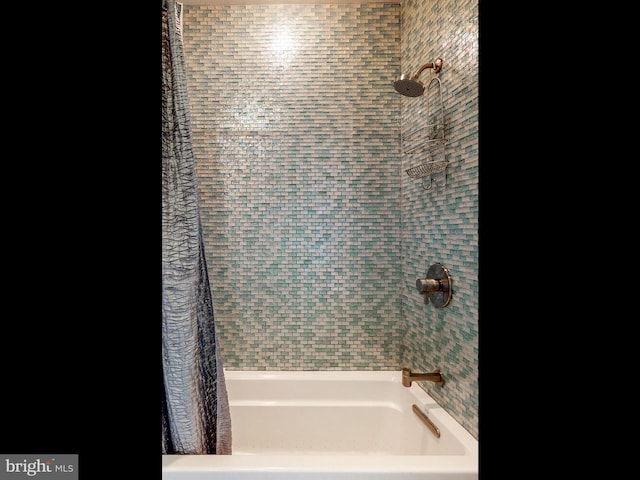 bathroom with shower / bath combo