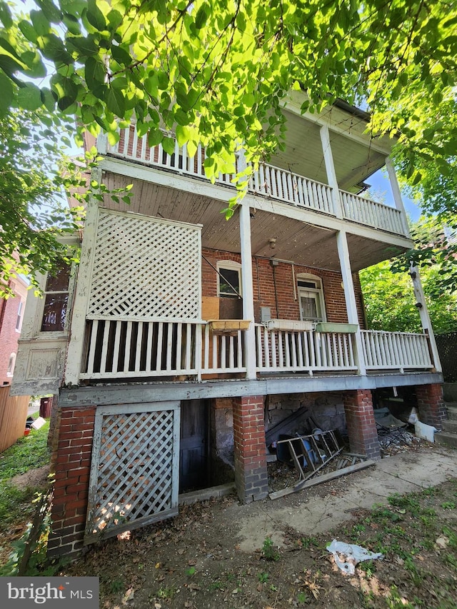 view of side of property with a balcony