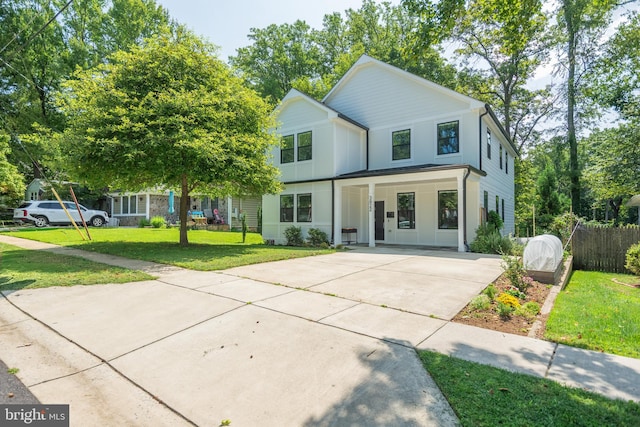 view of front facade featuring a front yard