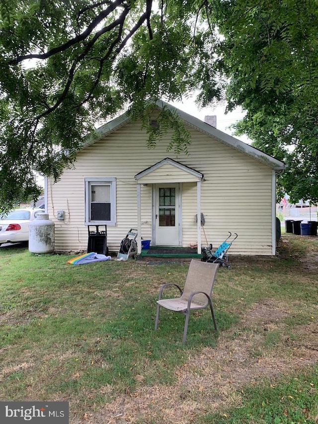 345 Eudowood Ln, Towson, MD 21286 - back of property featuring a lawn