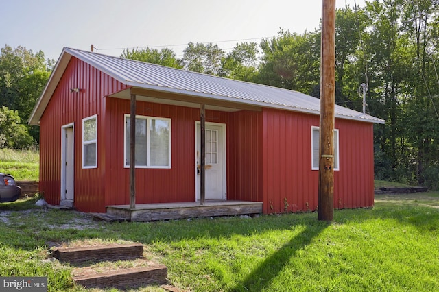 view of outbuilding featuring a yard