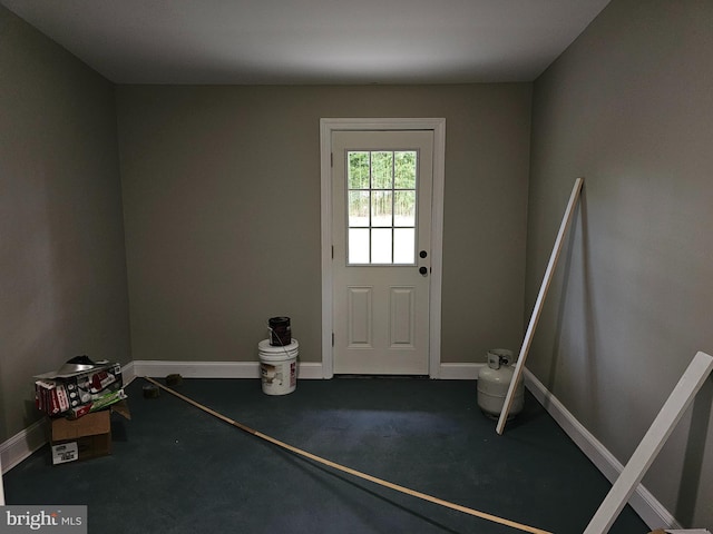 entryway featuring baseboards