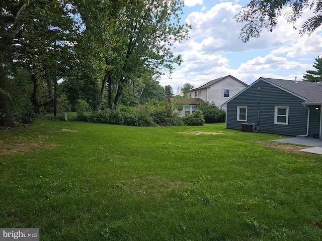 view of yard featuring central AC