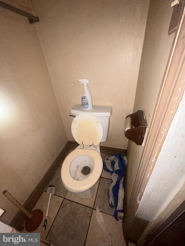 bathroom featuring toilet