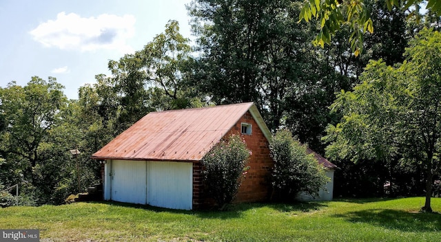 view of outdoor structure featuring an outdoor structure